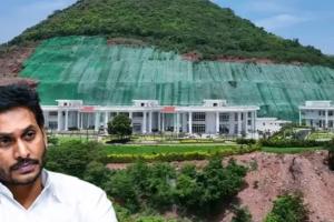 Bungalow built by digging a mountain, used gold for decoration!