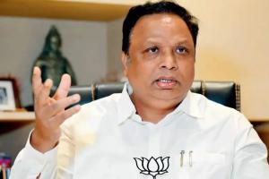 'Where are Congress, Sharad Pawar Group, and MNS in 'Vande Mataram' Celebrations Nationwide?'