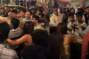 Pune Drunk Driving Chaos: Youth Rams Car into Parked Vehicles in Narayan Peth