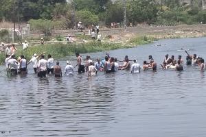 Farmers Stage 'Jal Samadhi' Protest Over Pending Sugarcane Dues from Gokul Sugar Mill